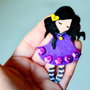 Brosa Martisor - Papusica rochita mov
