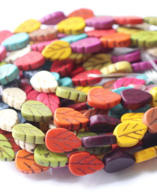 Margele howlite turcoaz vopsite, in forma de frunze