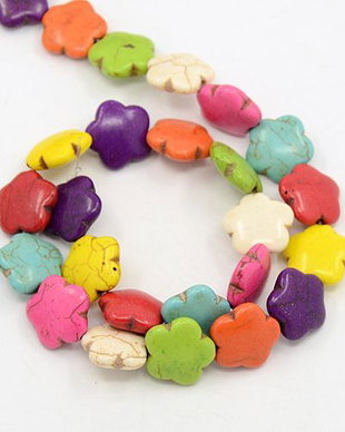 Margele howlite turcoaz vopsite, in forma de flori