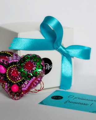 Brosa Martisor - Inimoara vesela