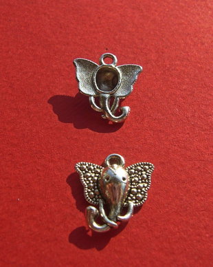 Pandant mic / charm cap elefantel argintiu aprox 4x15x16 mm (cu anoul)