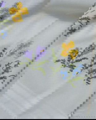 Fata de masa cu broderie