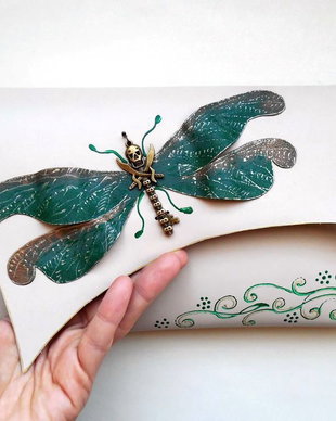 poseta plic handmade unicat din piele - Green Dragonfly