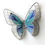 Brosa fluture dublu brodat pe organza argintie cu ata metalica