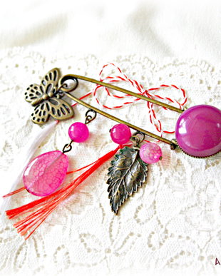 Brosa cu fluture de agat fucsia