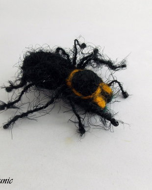 Brosa - Tarantula impaslita