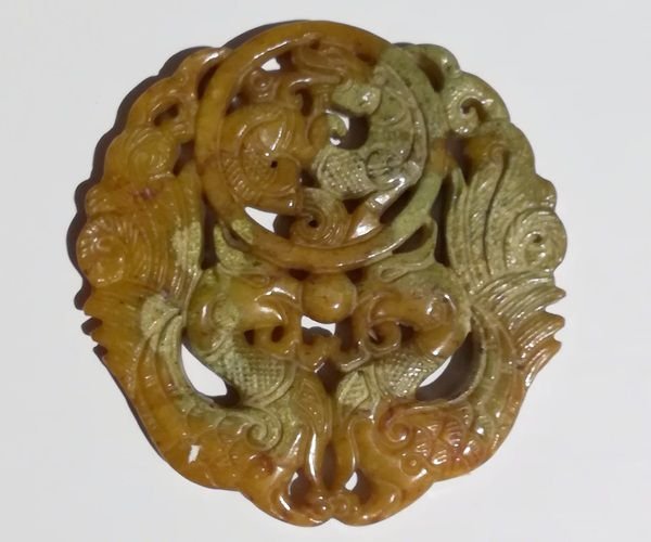 K0072 - Pandantiv / amuleta / talisman, sinkiang jad sculptat, pasarea Phoenix, dragon, 68x65x6mm, 43g