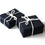Carton negru embosat