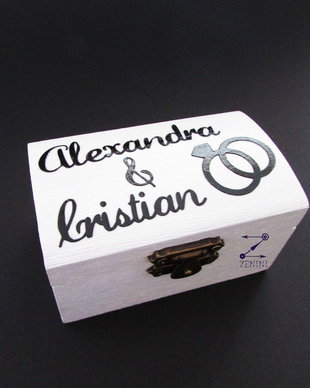 Cutie verighete personalizata cu numele mirilor