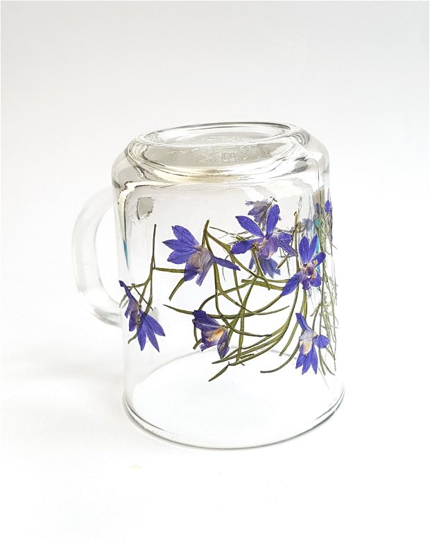 Cana/Ceasca din sticla decorata cu flori presate