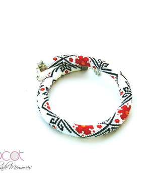 Colier crosetat cu margele de nisip - motiv etnic/floral