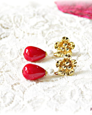 Cercei Martisor cu coral rosu  si perle albe