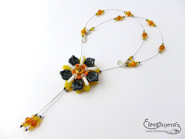 Floare din soare - colier delicat