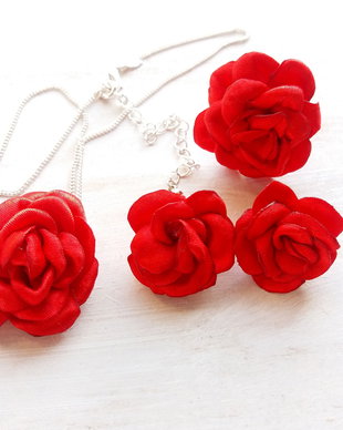 Set bijuterii cu flori textile