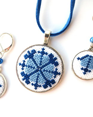 Set rotund cu motive romanesti