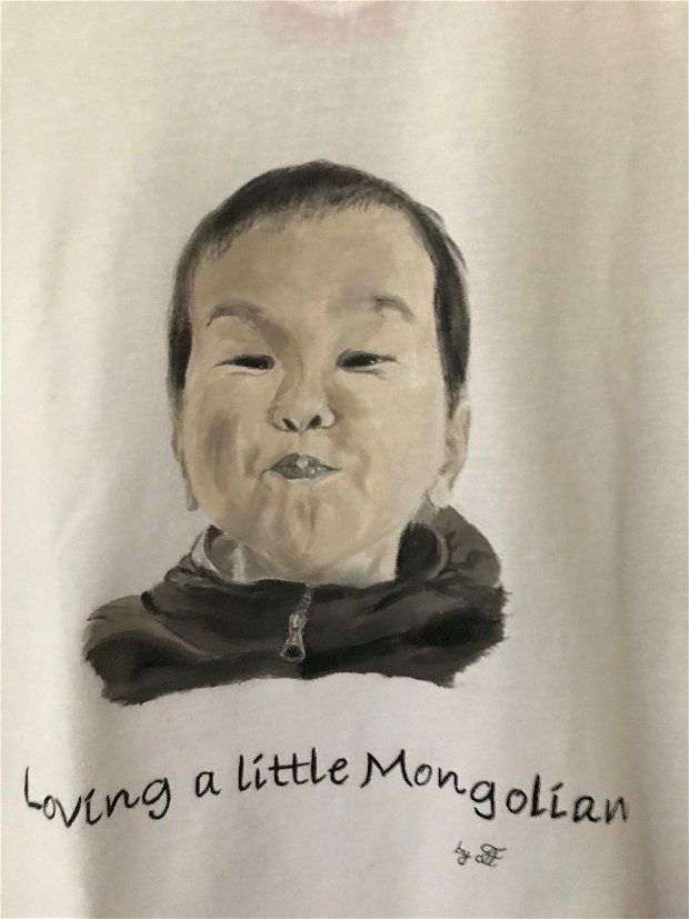 Tricou pictat "Loving a little mongolian"