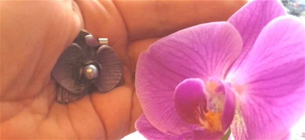 pandantiv unicat, orhidee din bronz alb
