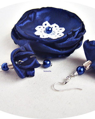 set cu flori satinate bleumarin