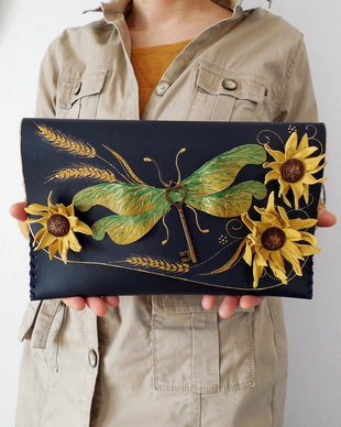 poseta plic handmade unicat din piele - Dragonfly and Sunflower