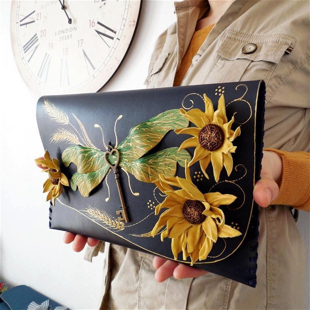 poseta plic handmade unicat din piele - Dragonfly and Sunflower