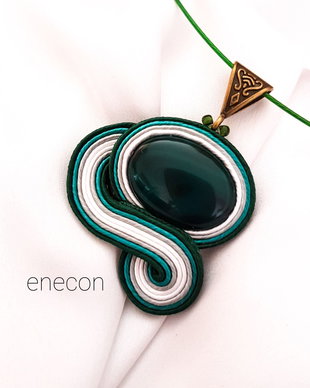 Pandantiv soutache verde cu agat