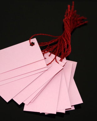 Price tags. Etichete roz cu snur visiniu. Etichete pret