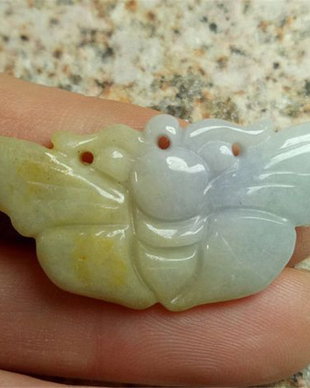 9955 - Pandantiv, jad sculptat, fluture, 43x21x7mm