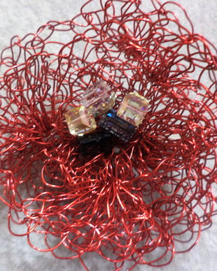Brosa crosetata cu cristale tip swarovski - red rose