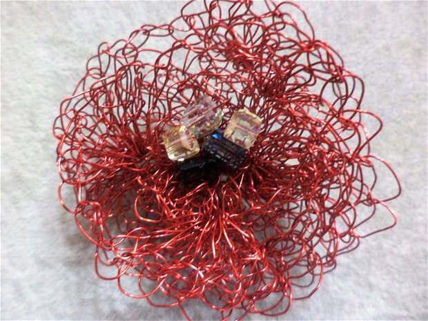Brosa crosetata cu cristale tip swarovski - red rose