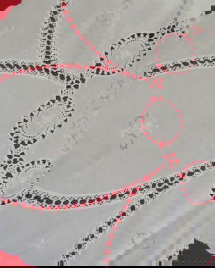 Fata de masa cu broderie si ajur