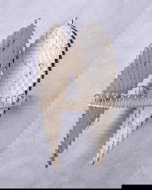 Etajera din fier forjat alb antichizat cu aripi