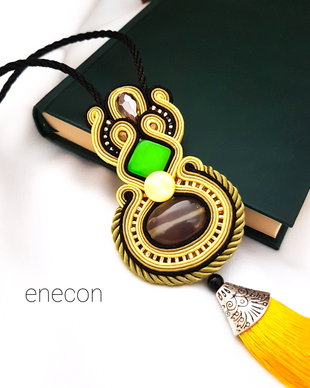 Pandantiv soutache lung cu ciucure galben