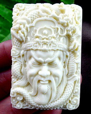 K0108 - Pandantiv, tridacna, Guanyin, 58x38x9mm