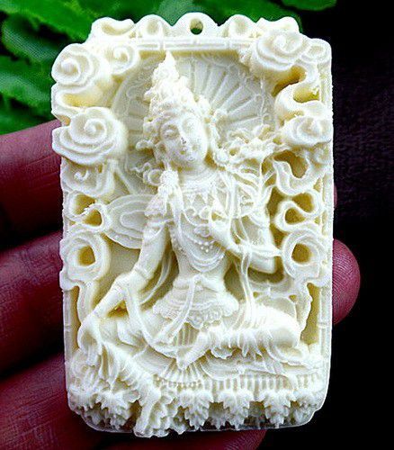 K0110 - Pandantiv, tridacna, Guanyin, 58x37x7mm