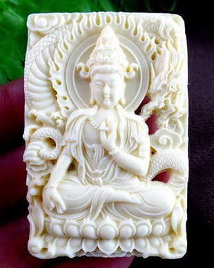 K0107 - Pandantiv, tridacna, Bodhisattva , 57x38x7mm