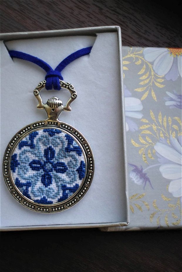 Medalion etno "Floare Albastra"