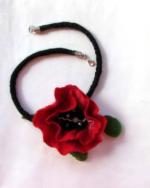 Colier din lana impaslita`Floare`