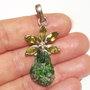 Ag081 - Pandantiv, argint 925, radacina de smarald in forma bruta, peridot