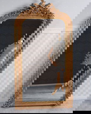 Oglinda baroc din cristal cu o rama aurie antichizata cu decoratiuni