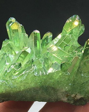 K0145 - Cristal cuart aura druzy, verde deschis, 59x43x38mm, 97g