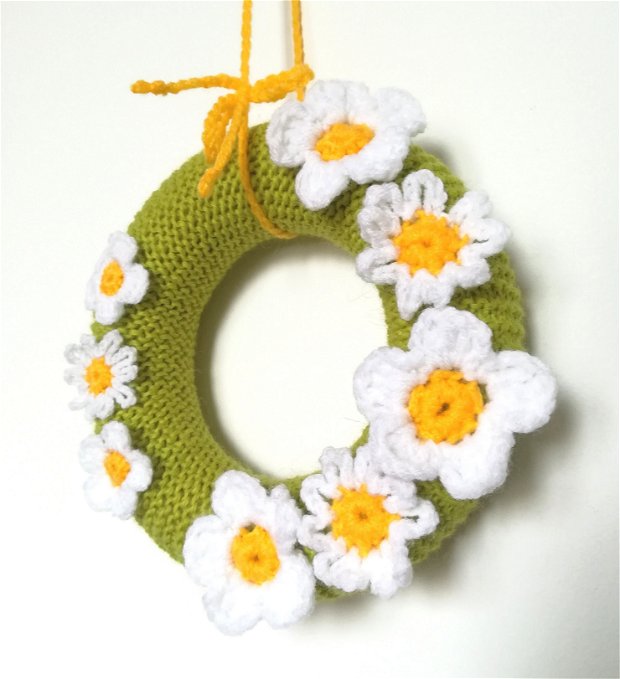 Coroniță decorativa  flori crosetate verde
