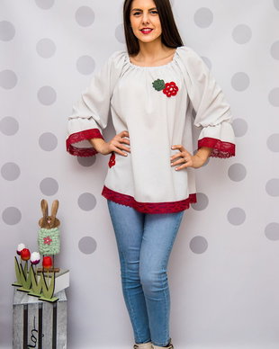 bluza oversize cu flori crosetate  si dantela