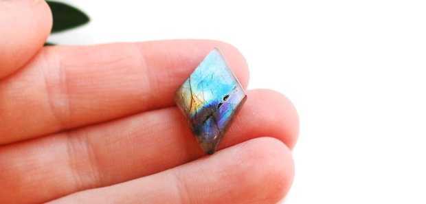 Cabochon labradorit mini  romboid HQ