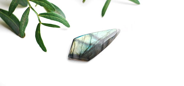 Cabochon labradorit  - kite