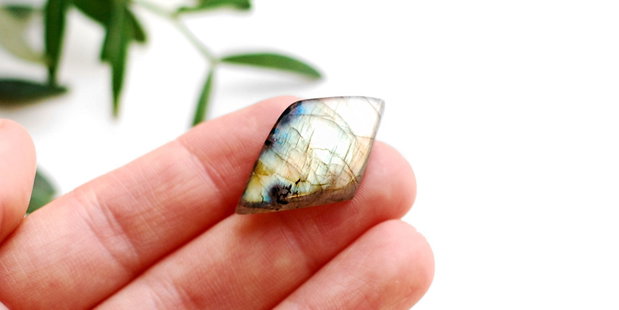 Cabochon labradorit  romboid