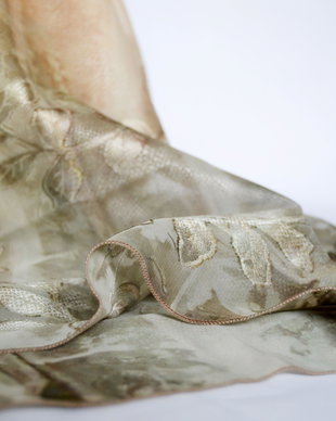 Esarfa KAKI-MARO IN DEGRADE CU MODEL IN RELIEF