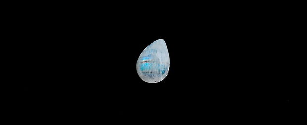 Moonstone rainbow  - aprox 14 x 10 mm - [ M5 ]