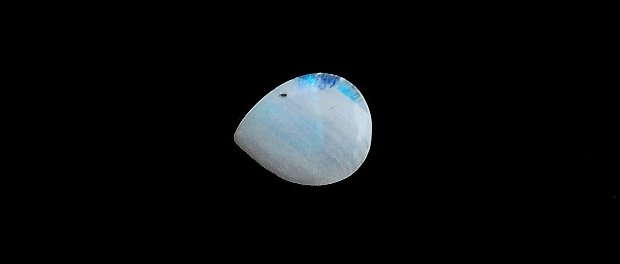 Moonstone rainbow  - aprox 15.5 x 12.5 mm [ M9 ]