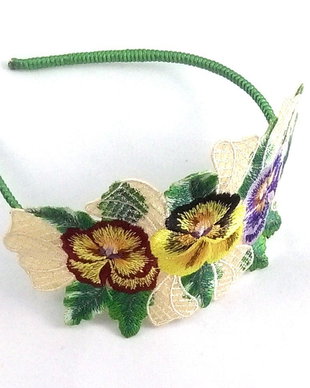 Cordeluta cu broderie flori panselute