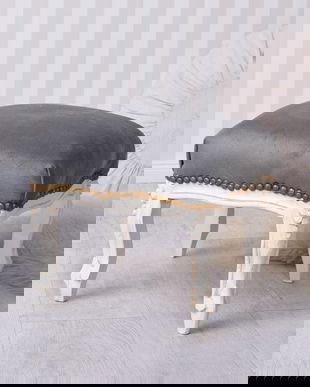 Scaunel din lemn masiv alb cu tapiterie gri